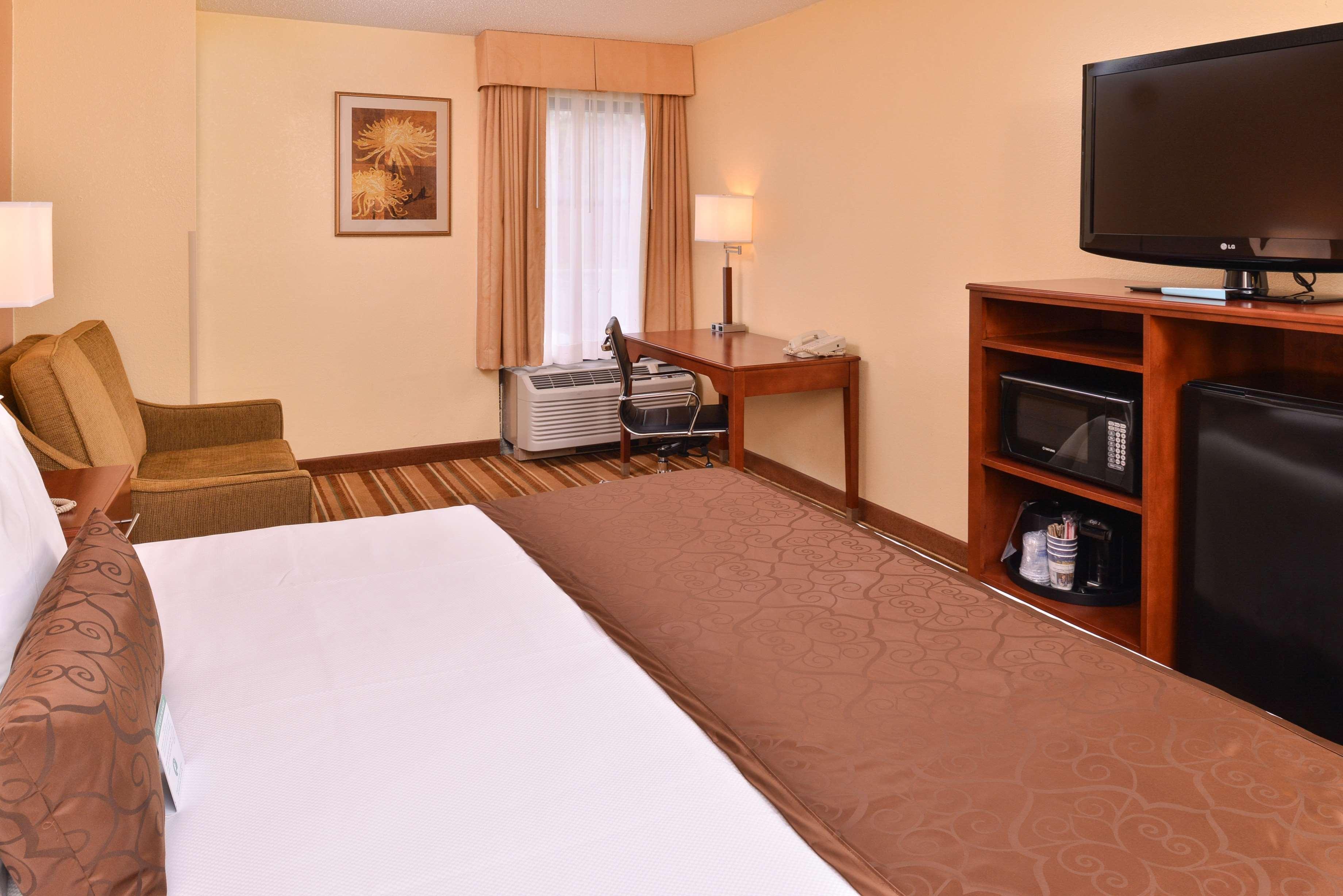 Best Western Plus Richmond Сандстън Екстериор снимка