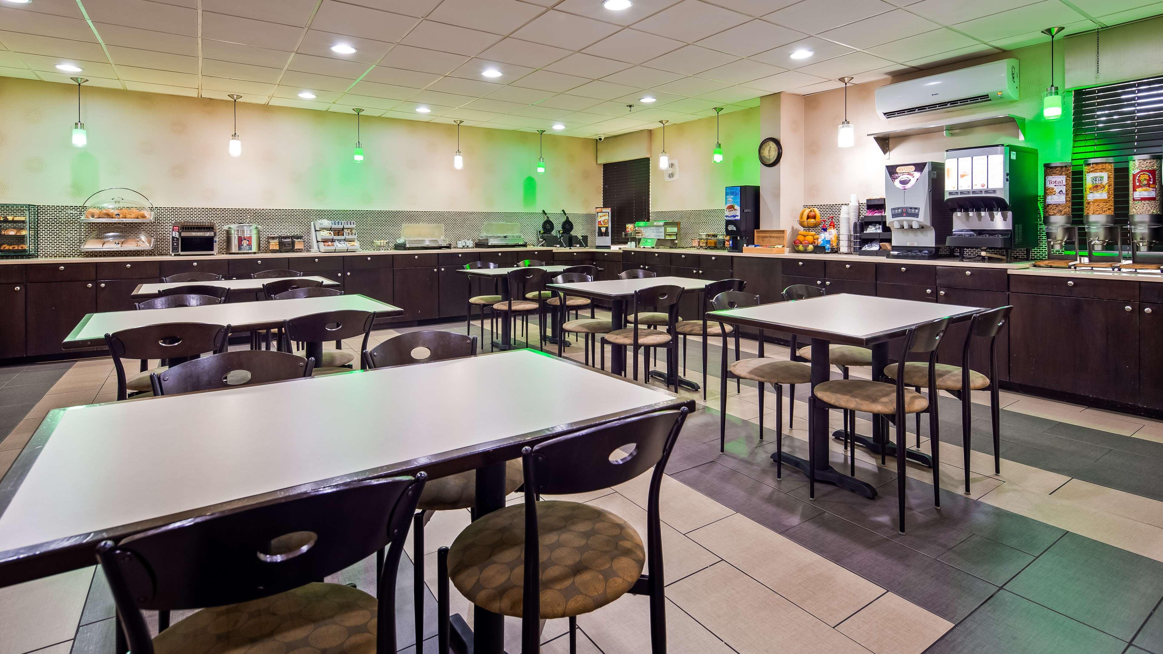 Best Western Plus Richmond Сандстън Екстериор снимка