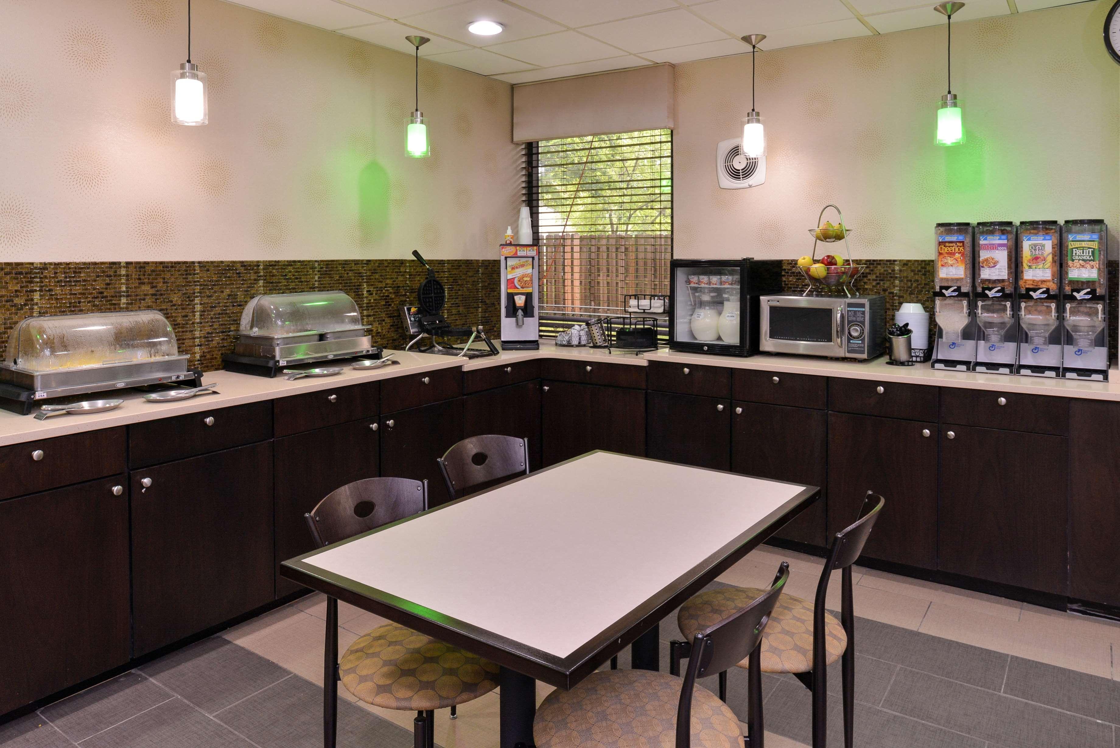 Best Western Plus Richmond Сандстън Екстериор снимка